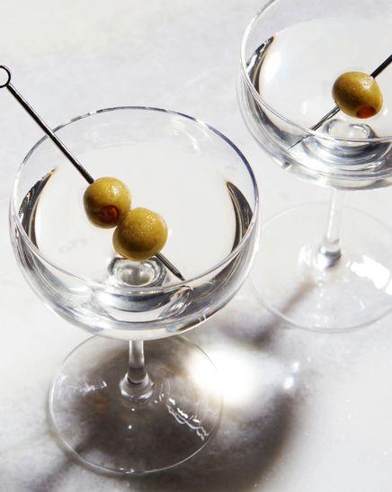 classicmartini-recipe-120519-13893-61e04d73d8e00.jpeg